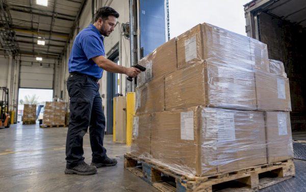 Associate scanning a pallet during receiving